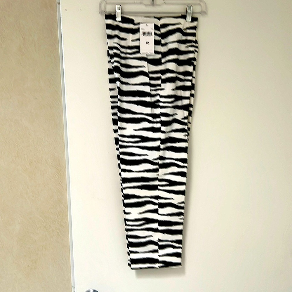 Black and white capris